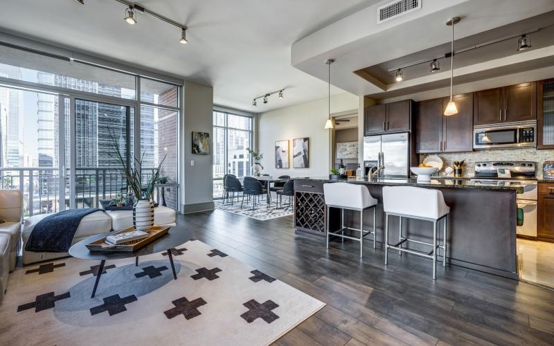 Open-concept floorplan with living room, dining space and kitchen at Ashton Austin high-rise apartments